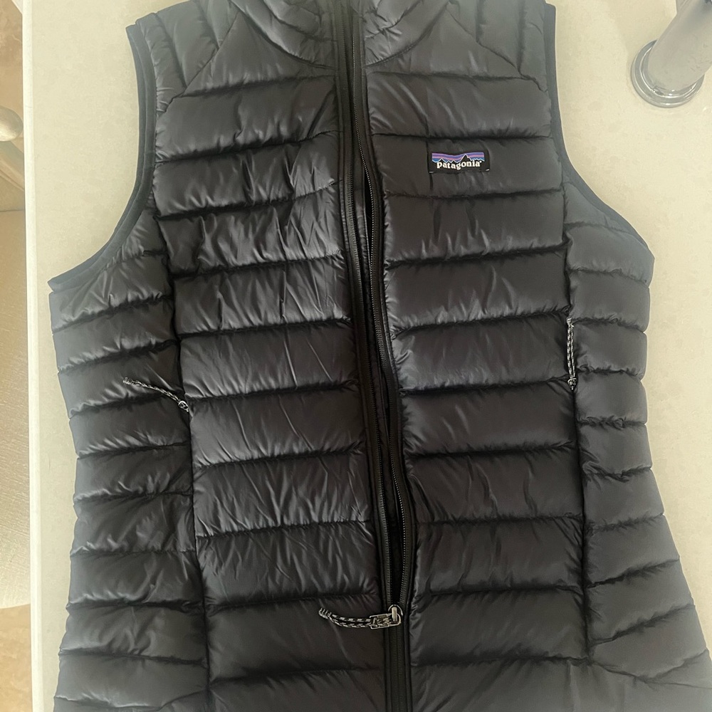 Patagonia Women’s Down Sweater Black Vest